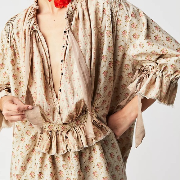 ✅✅DO NOT PURCHASE FOR ROCIO✅✅Magnolia Pearl Sunny Floral Top - Picture 3 of 3